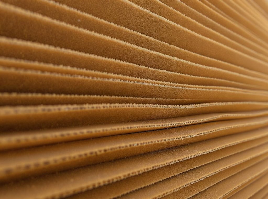 Detailed view of corrugated flute internal structure showing wave-shaped layers between flat cardboard sheets