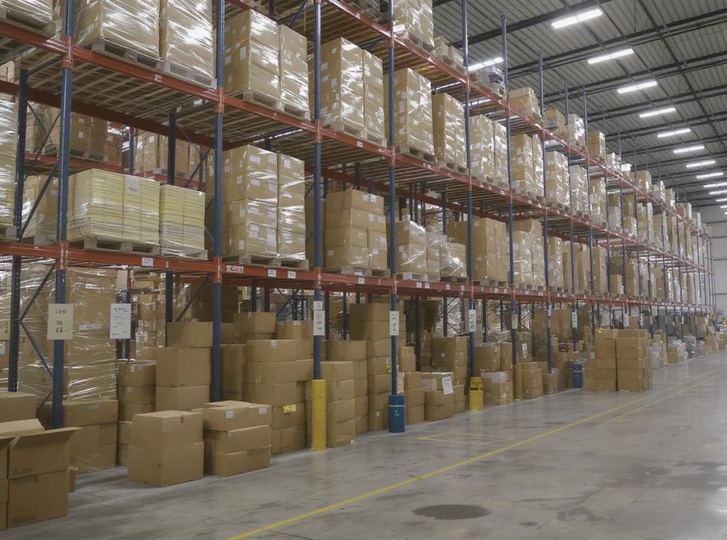 Large-scale kraft paper corrugated packaging warehouse showing cost-effective operations