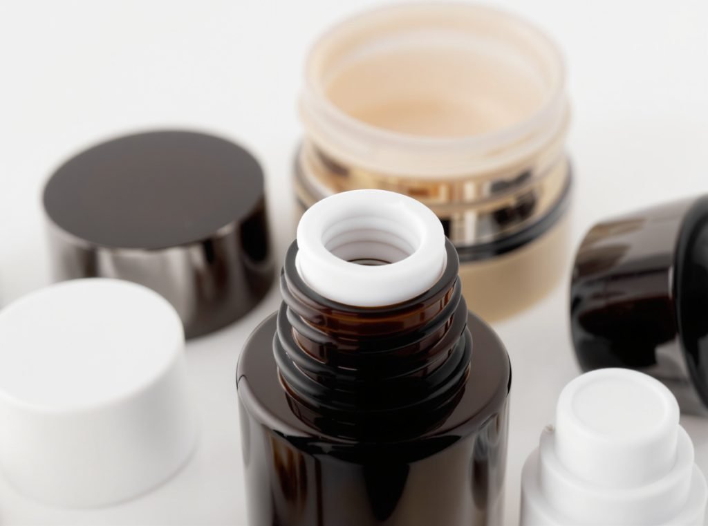 Various cosmetic packaging sealing methods including triple-thread closures and gasket systems for air travel